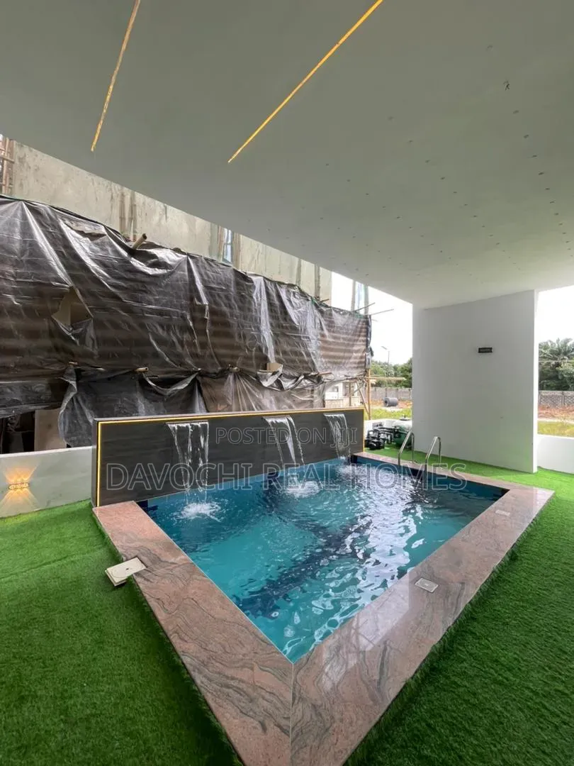 5bdrm Duplex in Chevron for sale in Chevron