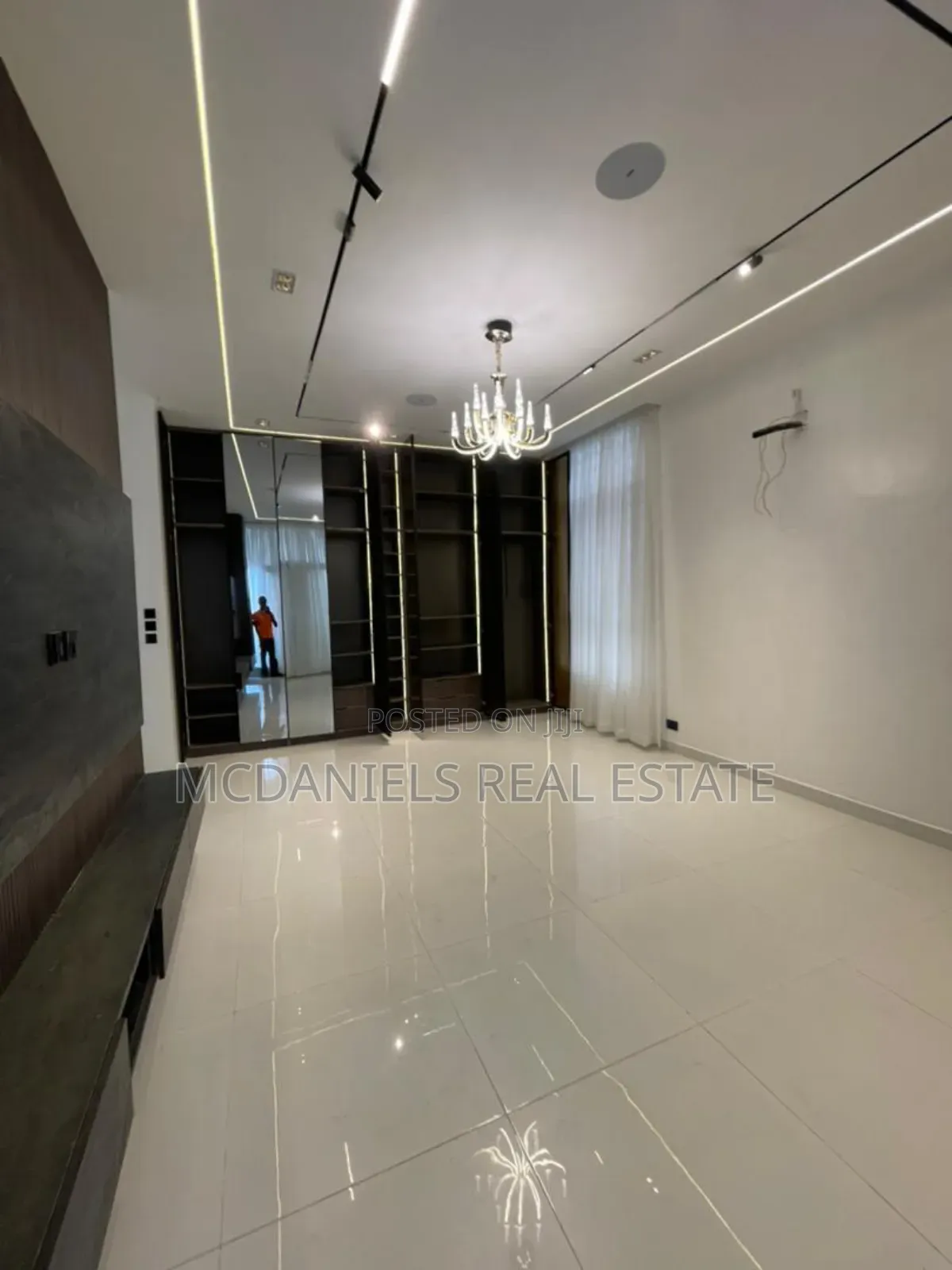 5bdrm Duplex in Chevron for sale in Chevron