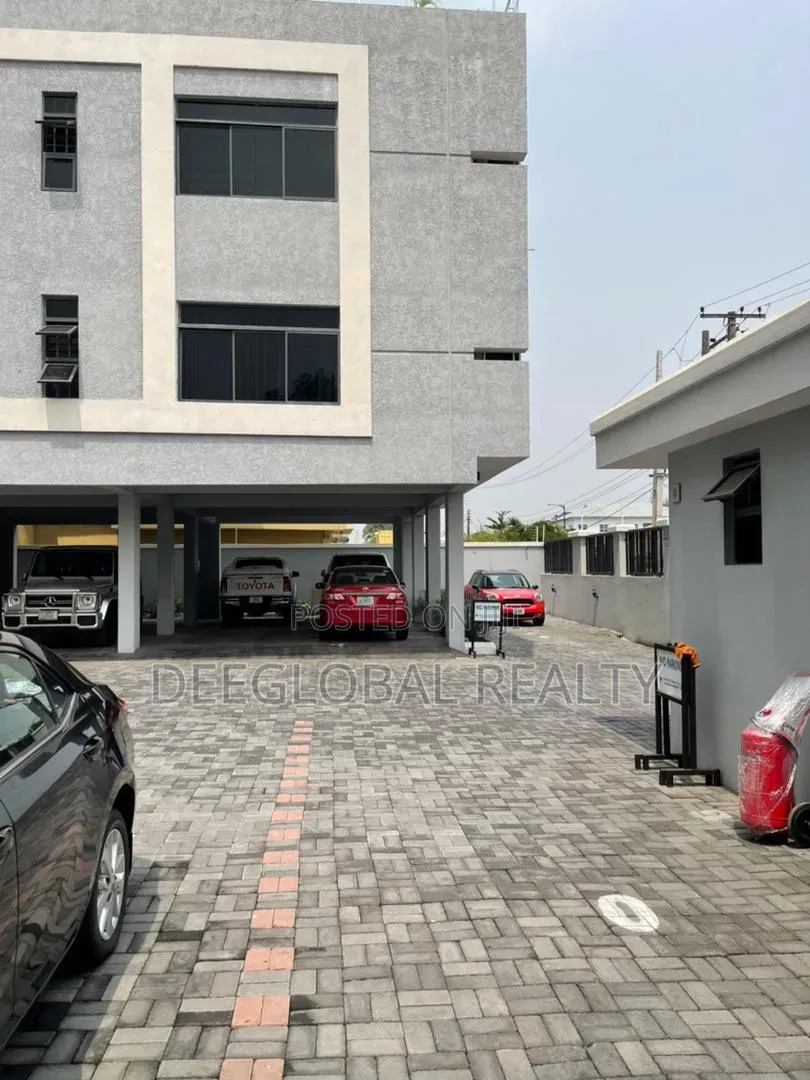 3bdrm Apartment in Lekki Phase 1 for rent in Lekki