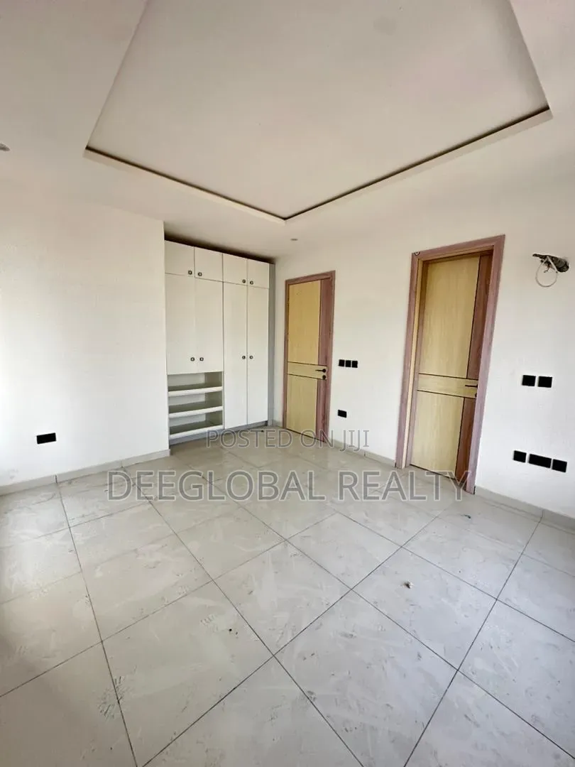 3bdrm Block of Flats in Lekki Phase 1 for sale in Lekki
