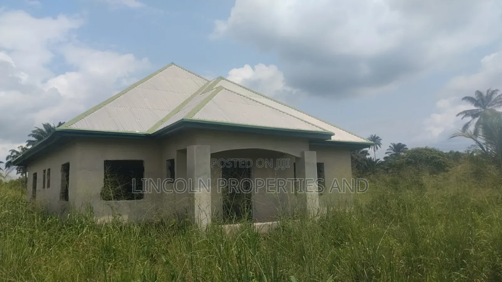 3bdrm Bungalow in Abak Road By Ikot, Uyo for sale in Uyo