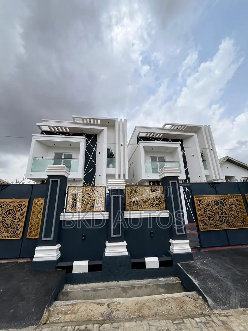 5bdrm Duplex in New Oko Oba for sale in New Oko Oba