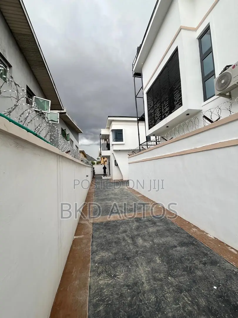 5bdrm Duplex in New Oko Oba for sale in New Oko Oba