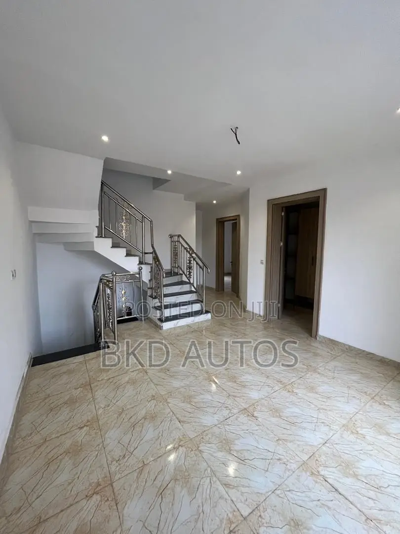 4bdrm Duplex in New Oko Oba for sale in New Oko Oba