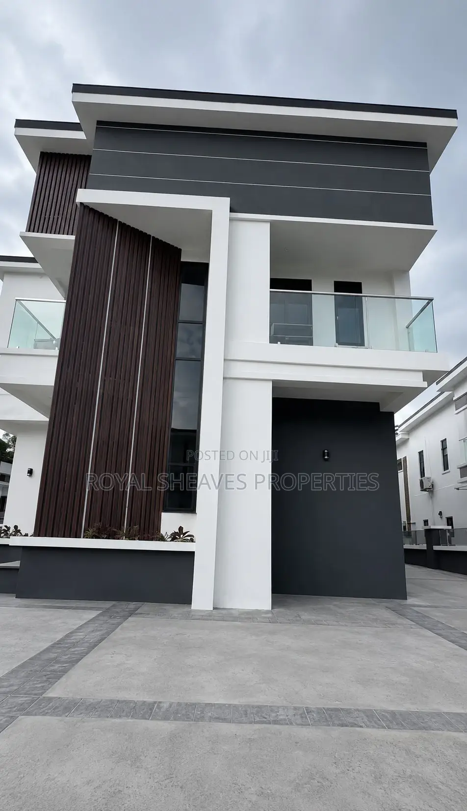 4bdrm Duplex in Rumuahalu for sale in Rumuahalu