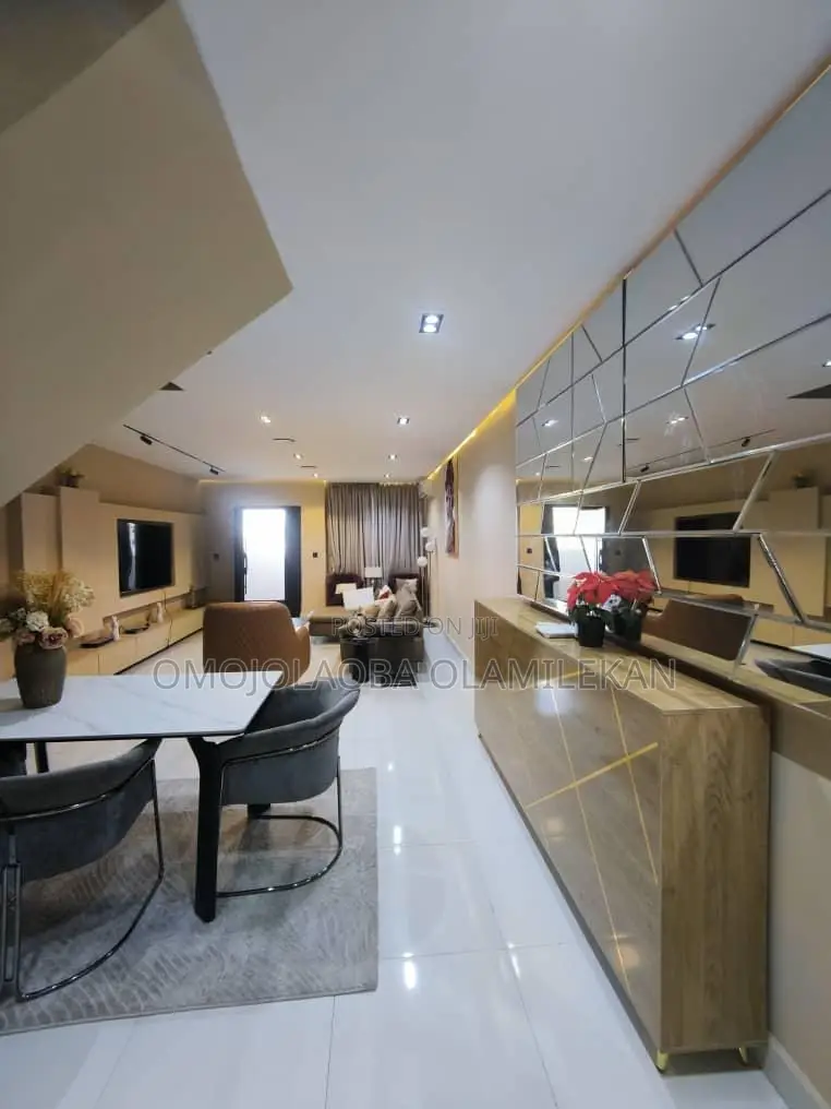 2bdrm Maisonette in Lekki Phase 1 for rent in Lekki Phase 1