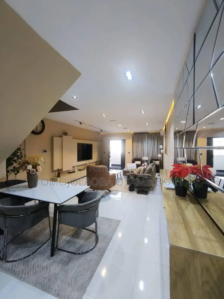 2bdrm Maisonette in Lekki Phase 1 for rent in Lekki Phase 1
