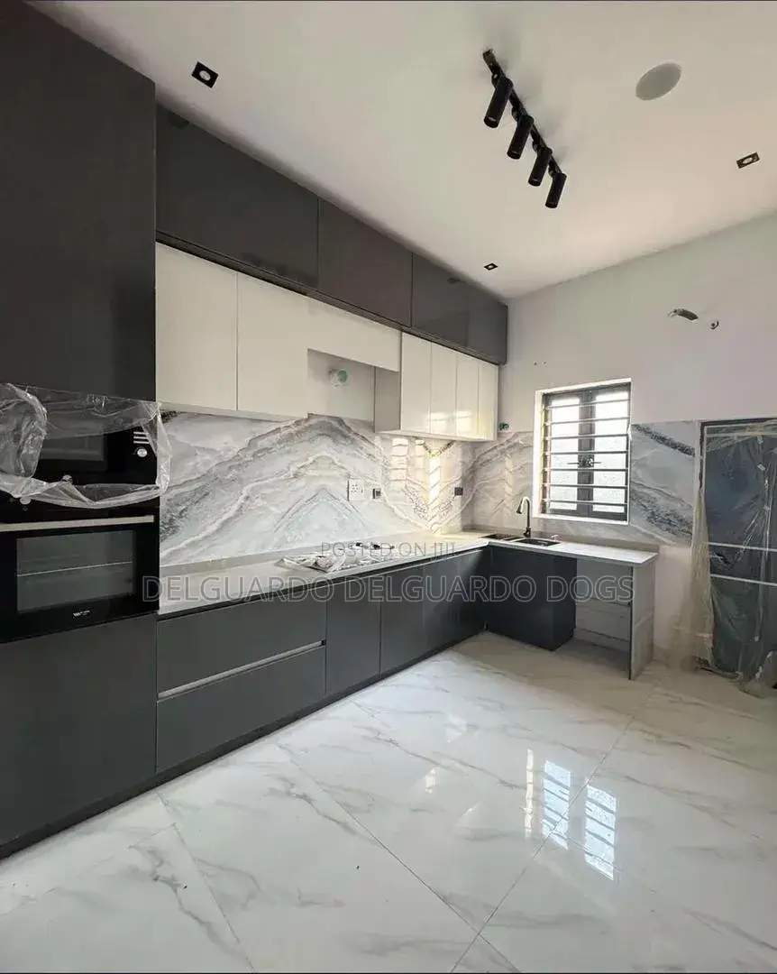 4bdrm Townhouse/Terrace in Ikota Lekki County for sale in Lekki Expressway