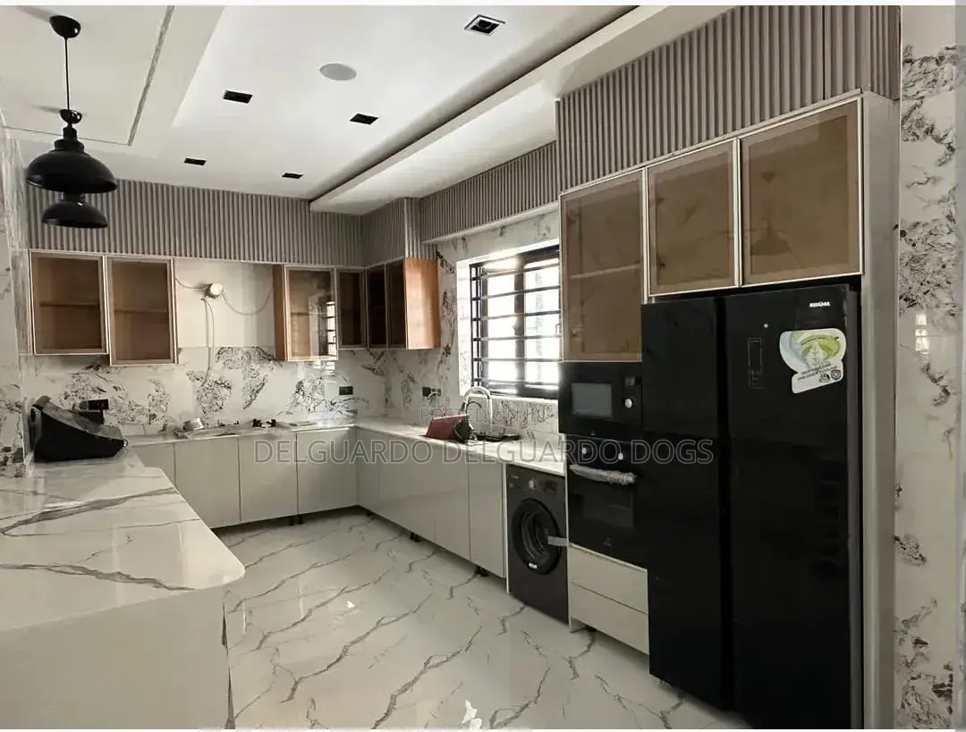 5bdrm Duplex in Lekki Phase 1 for sale in Lekki Phase 1