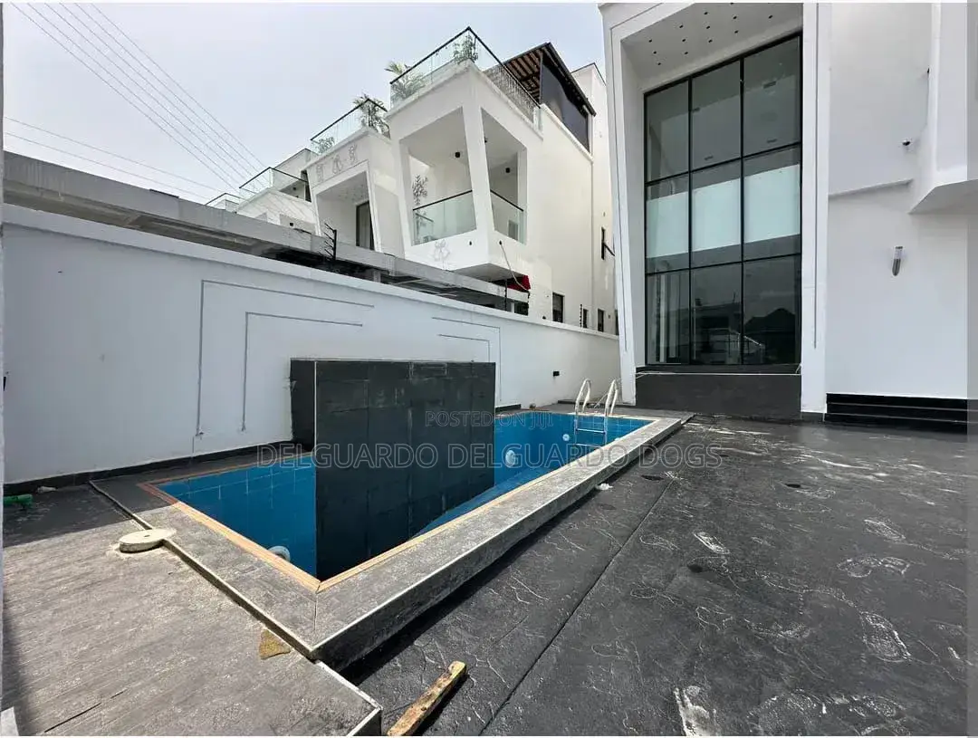 5bdrm Duplex in Lekki Phase 1 for sale in Lekki Phase 1
