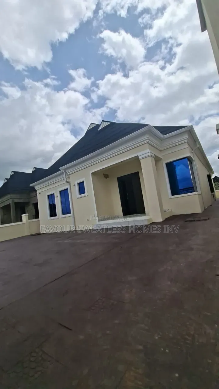 3bdrm Bungalow in Private Estate, Obafemi-Owode for sale in Obafemi-Owode