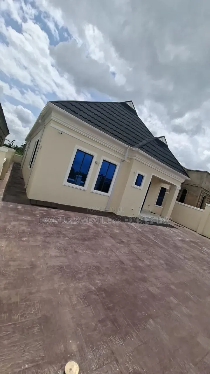 3bdrm Bungalow in Private Estate, Obafemi-Owode for sale in Obafemi-Owode