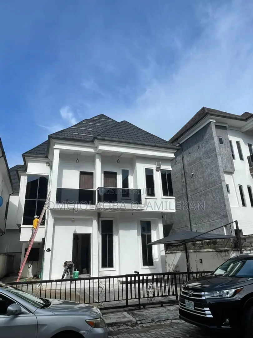4bdrm Duplex in Chevron for rent in Chevron