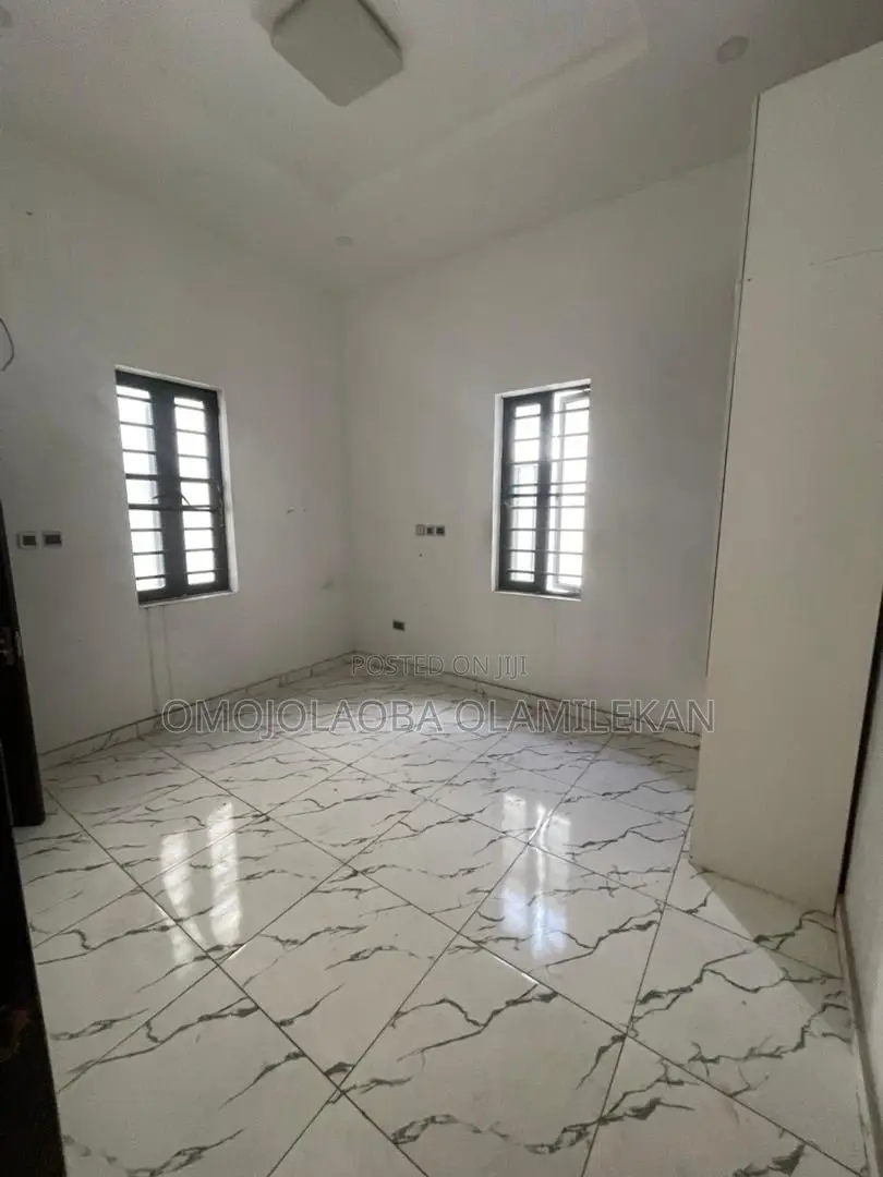 4bdrm Duplex in Chevron for rent in Chevron