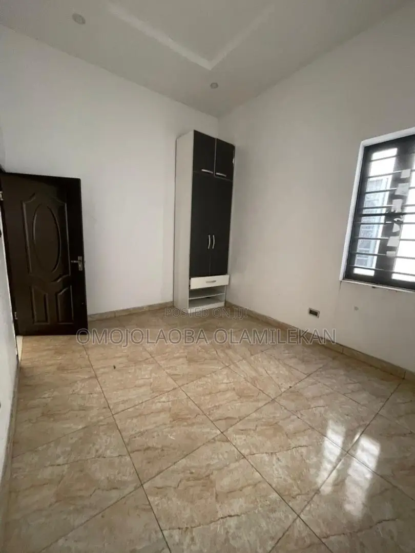 4bdrm Duplex in Chevron for rent in Chevron