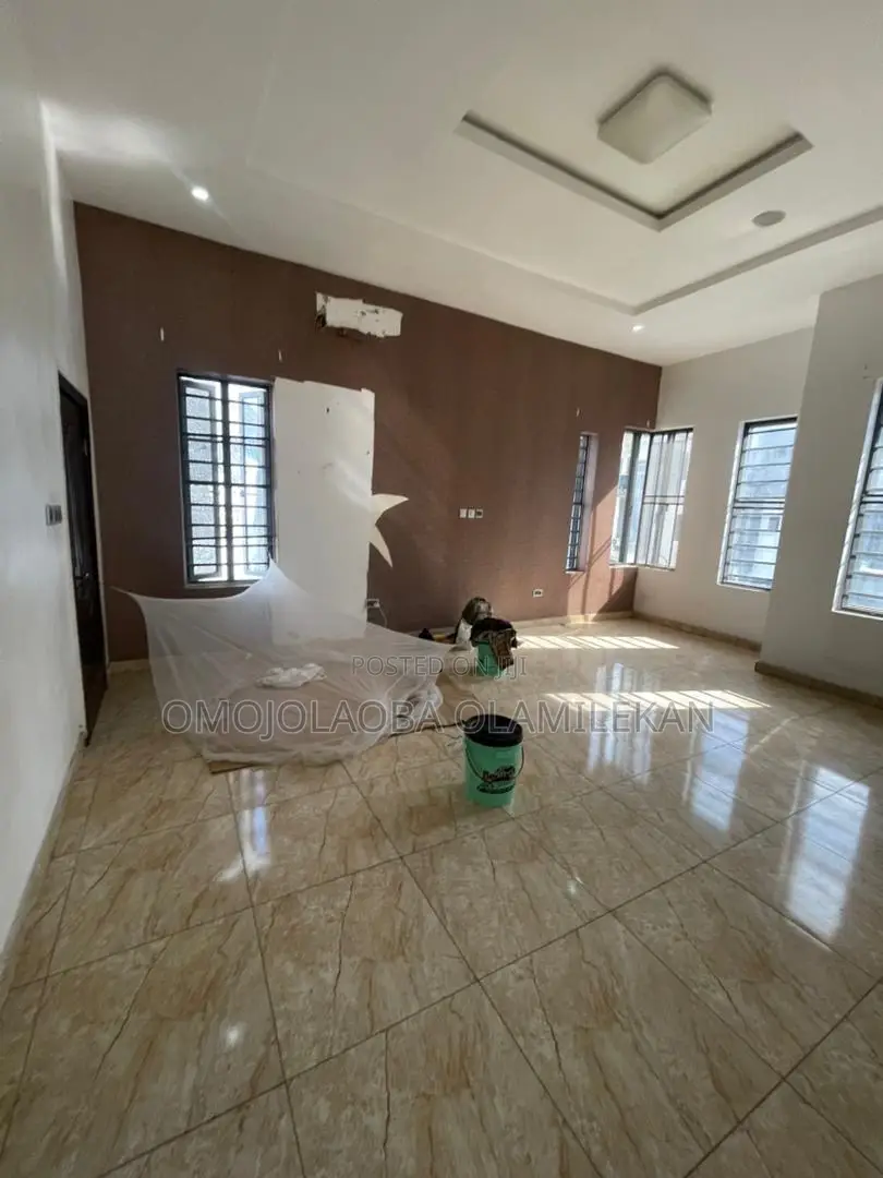 4bdrm Duplex in Chevron for rent in Chevron