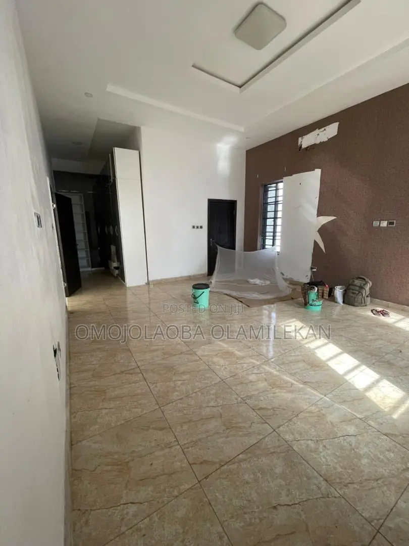 4bdrm Duplex in Chevron for rent in Chevron