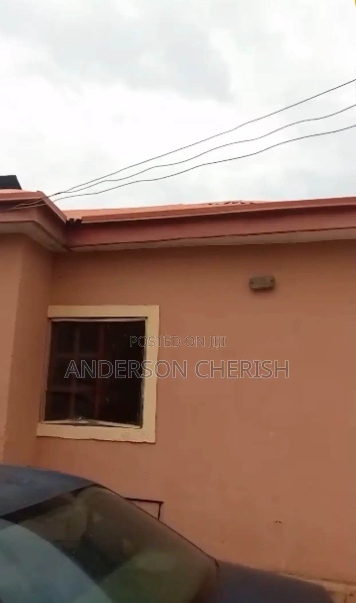 2bdrm Bungalow in Airport Road, Lugbe District for sale in Lugbe District