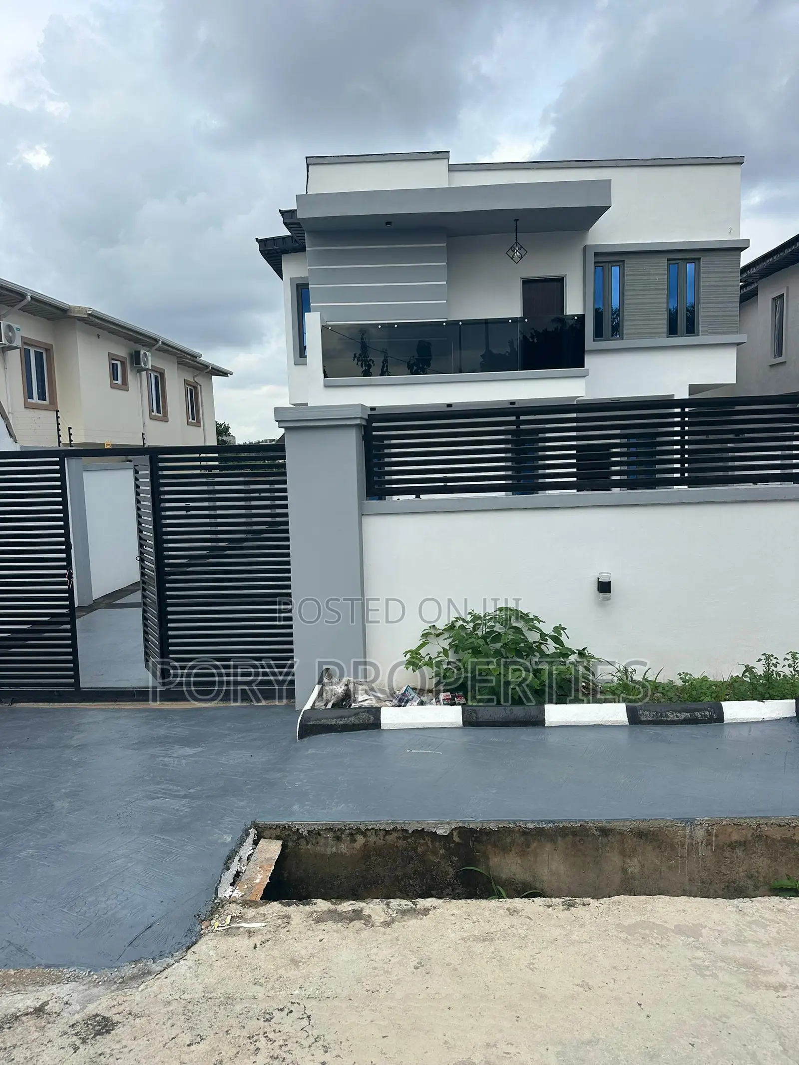 Furnished 4bdrm Duplex in Alalubosa Estate for sale in Alalubosa