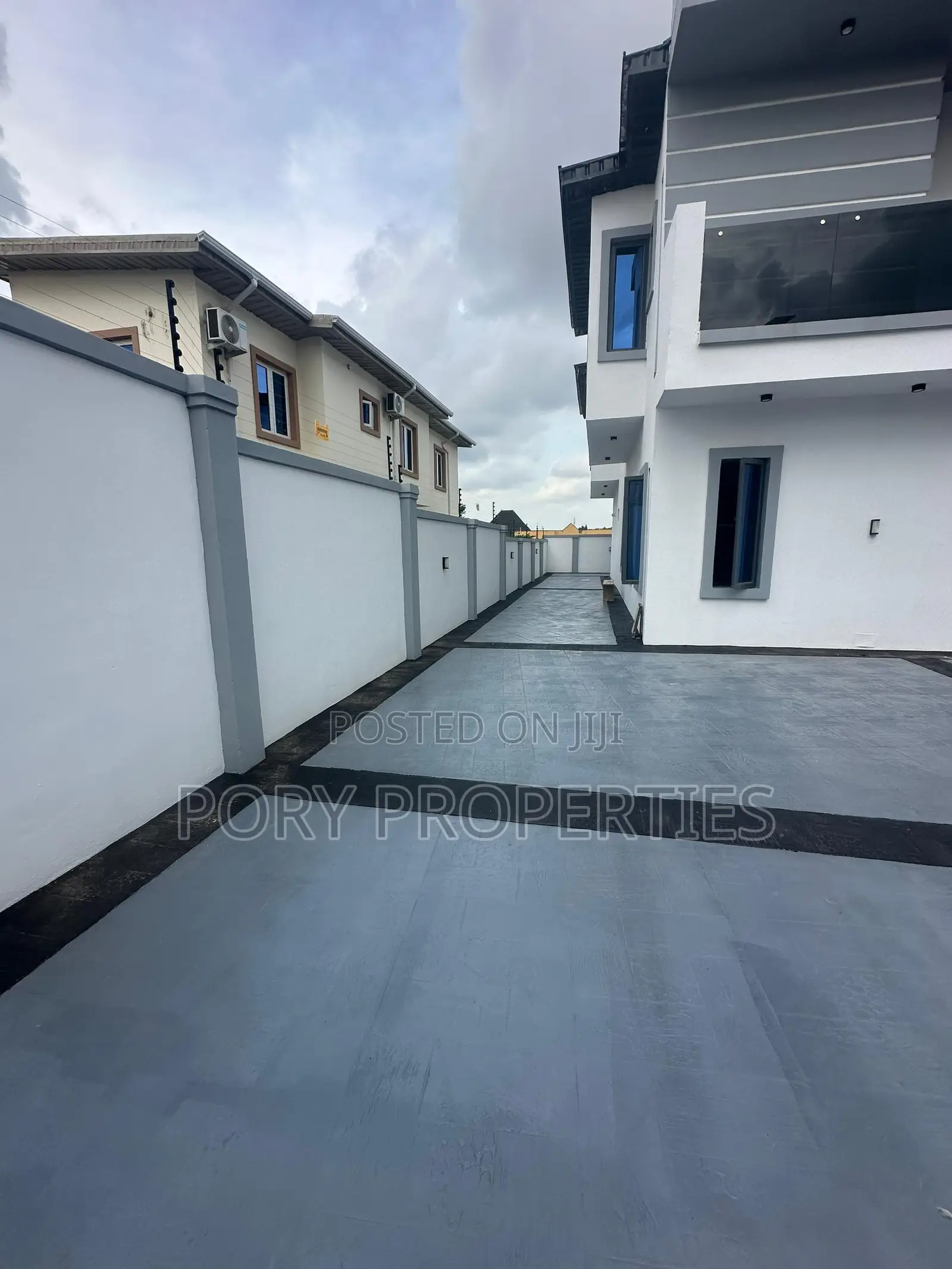 Furnished 4bdrm Duplex in Alalubosa Estate for sale in Alalubosa
