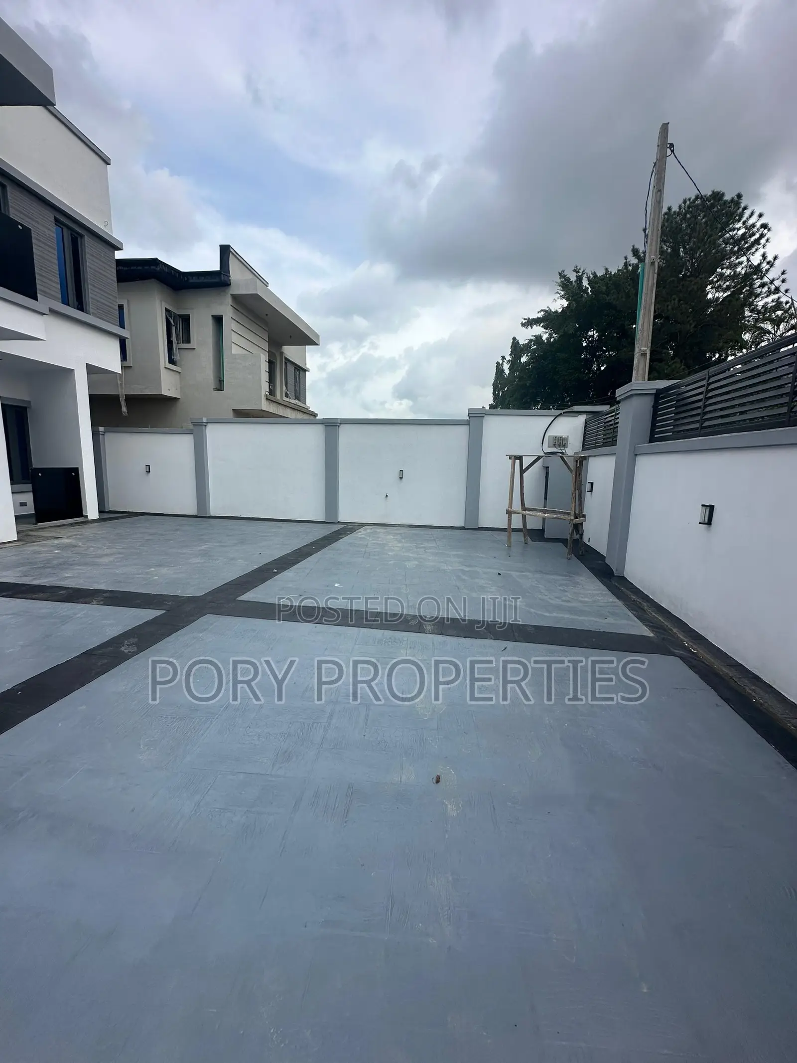 Furnished 4bdrm Duplex in Alalubosa Estate for sale in Alalubosa