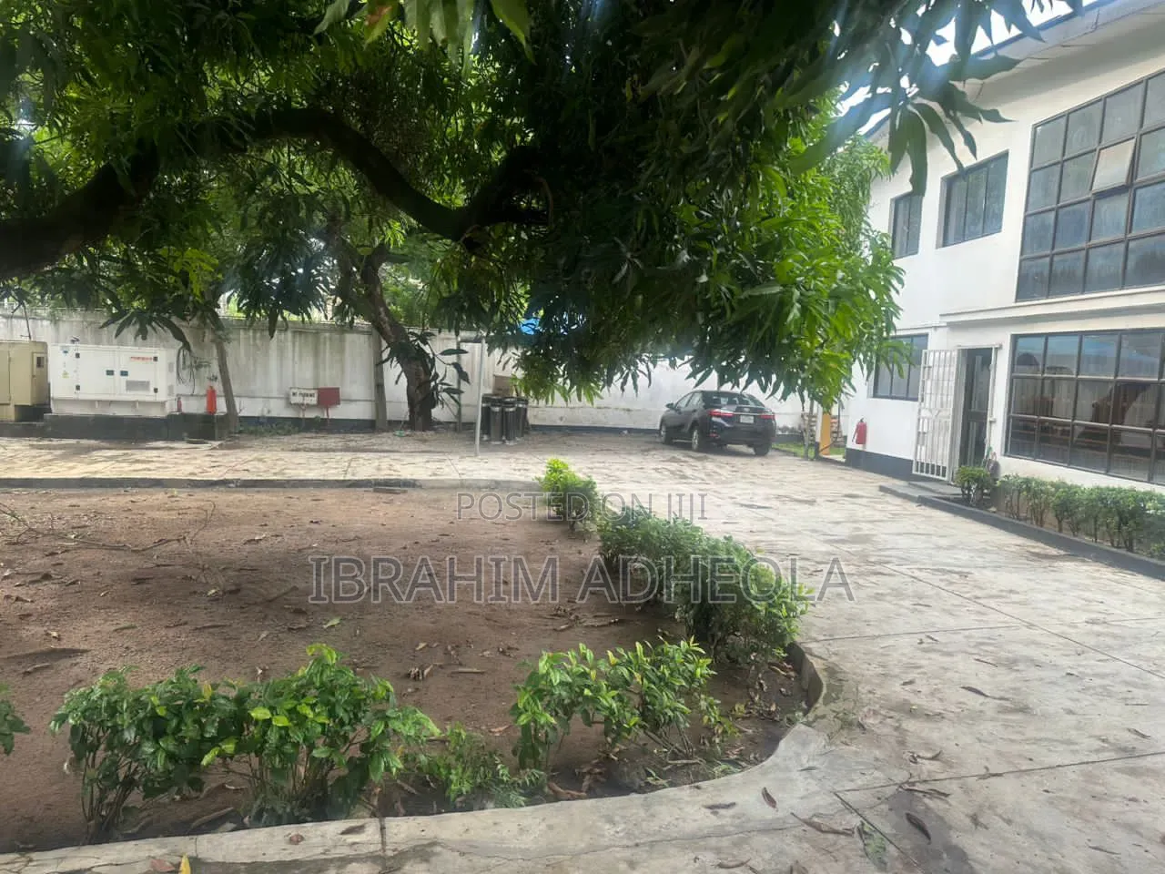 For Sale Land Measuring 1400sqm With a Demolishable Building on It in Ikeja GRA