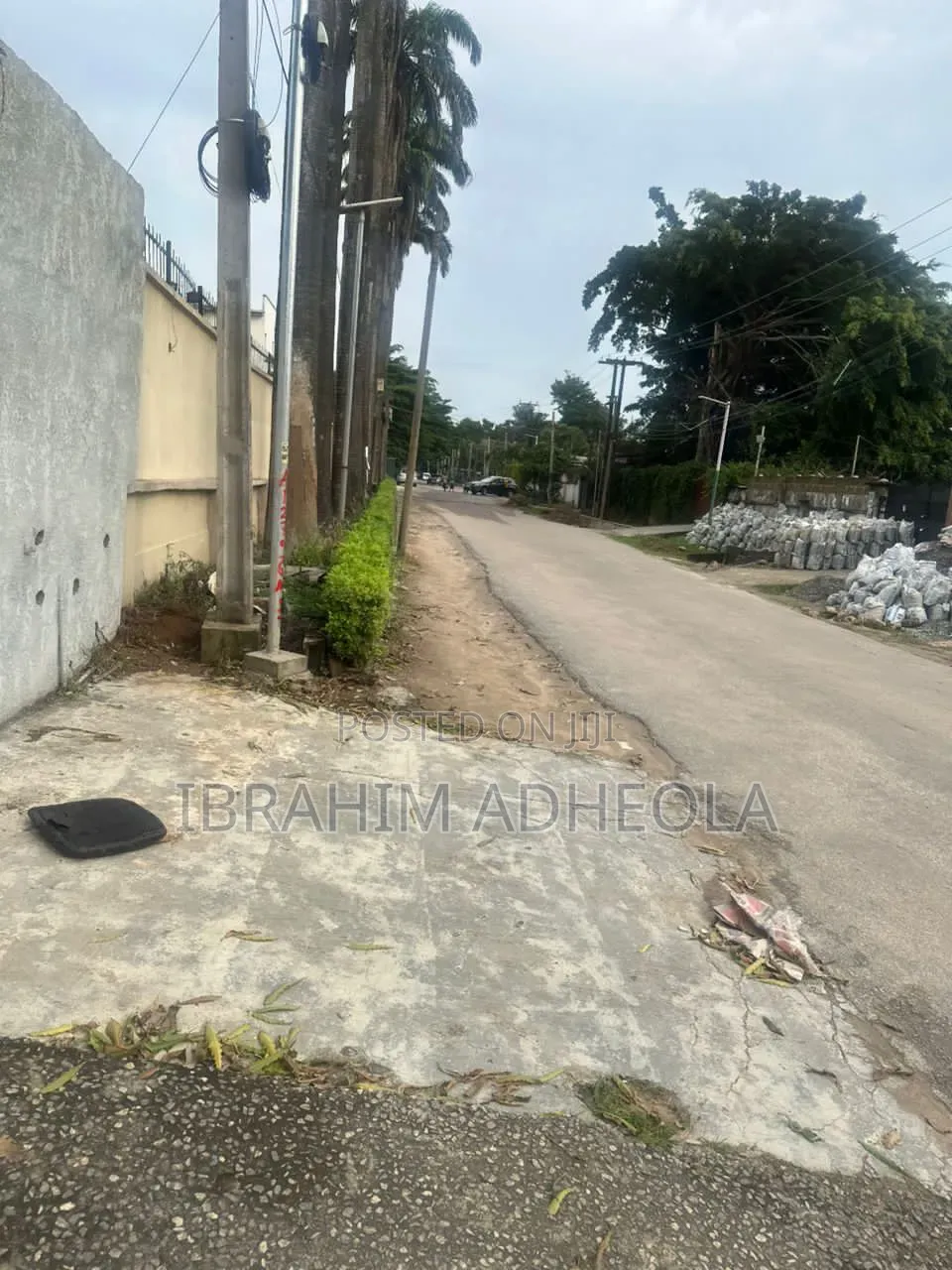 For Sale Land Measuring 1400sqm With a Demolishable Building on It in Ikeja GRA