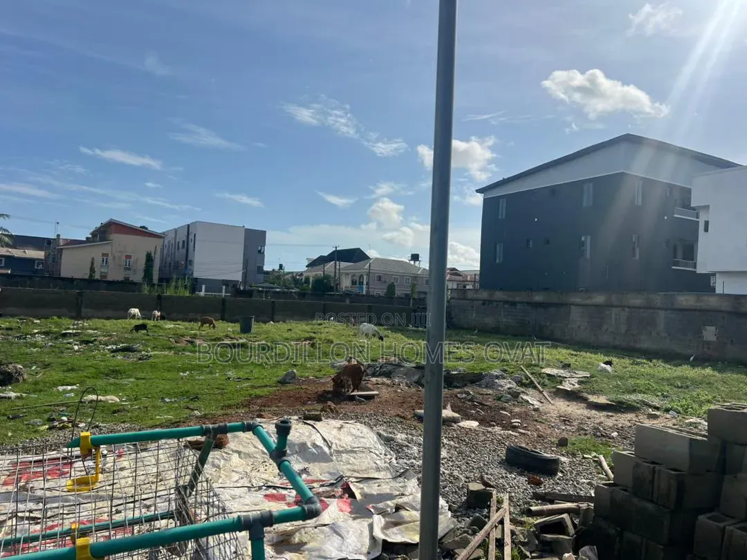 1075sqm Residential Land in Ilaje / Lekki