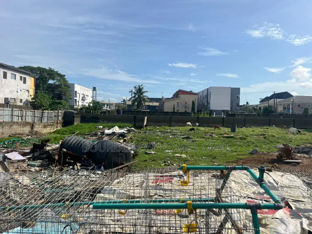 1075sqm Residential Land in Ilaje / Lekki