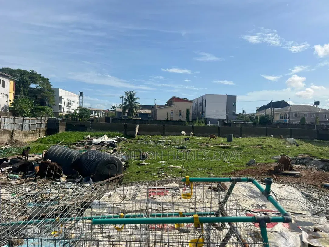 1075sqm Residential Land in Ilaje / Lekki