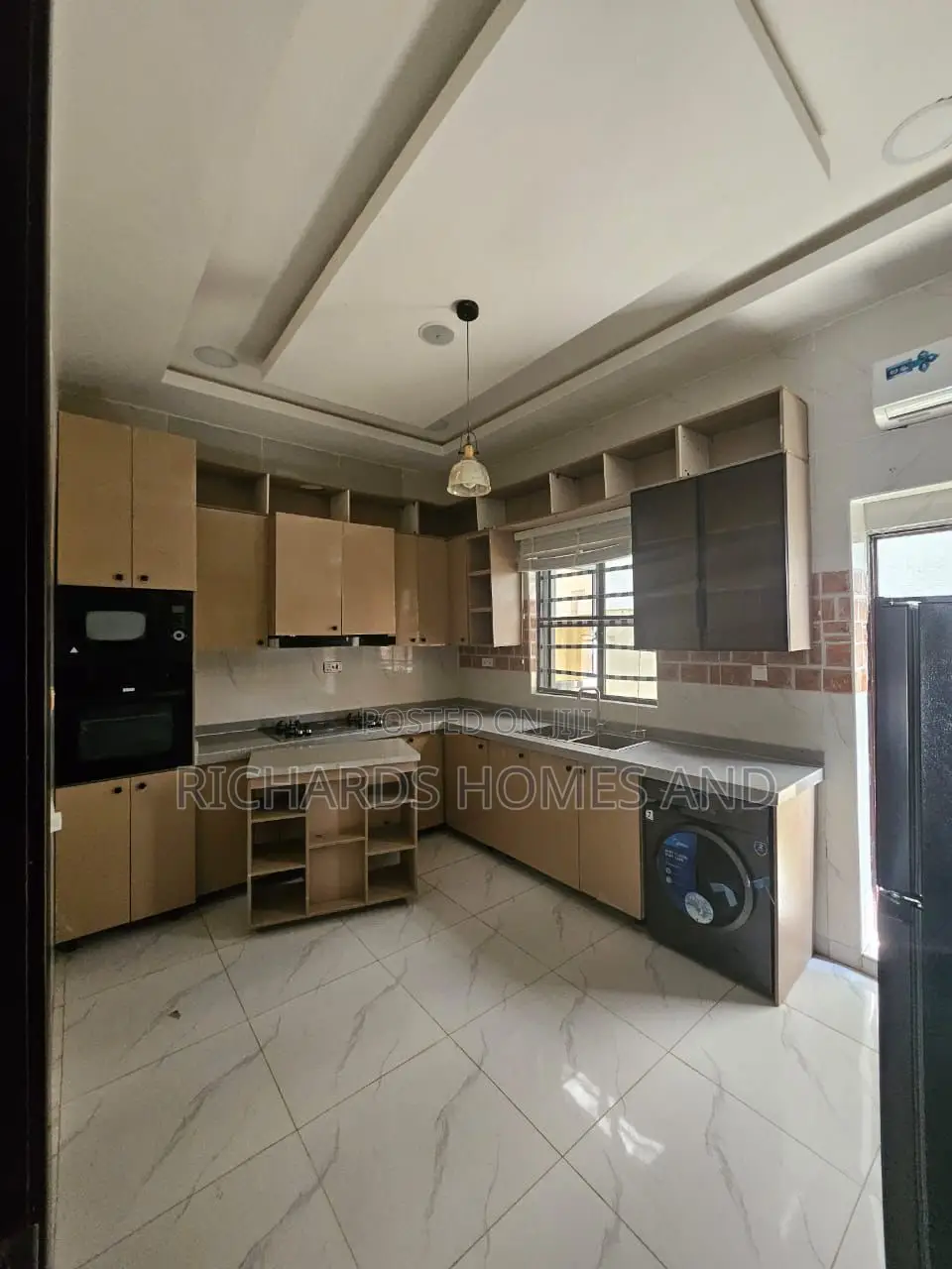 4bdrm Townhouse/Terrace in Chevron for sale in Chevron