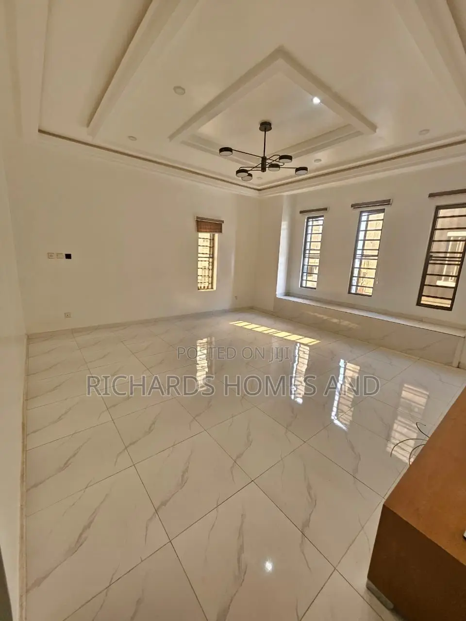 4bdrm Townhouse/Terrace in Chevron for sale in Chevron