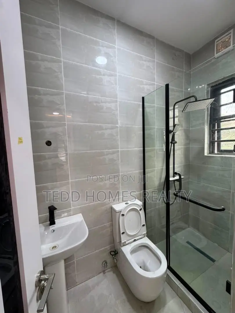 3bdrm Apartment in Lekkii for sale in Lekki Phase 1