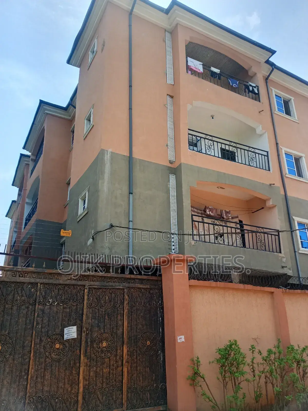 8bdrm Apartment in Ojik Properties, Owerri for sale in Owerri