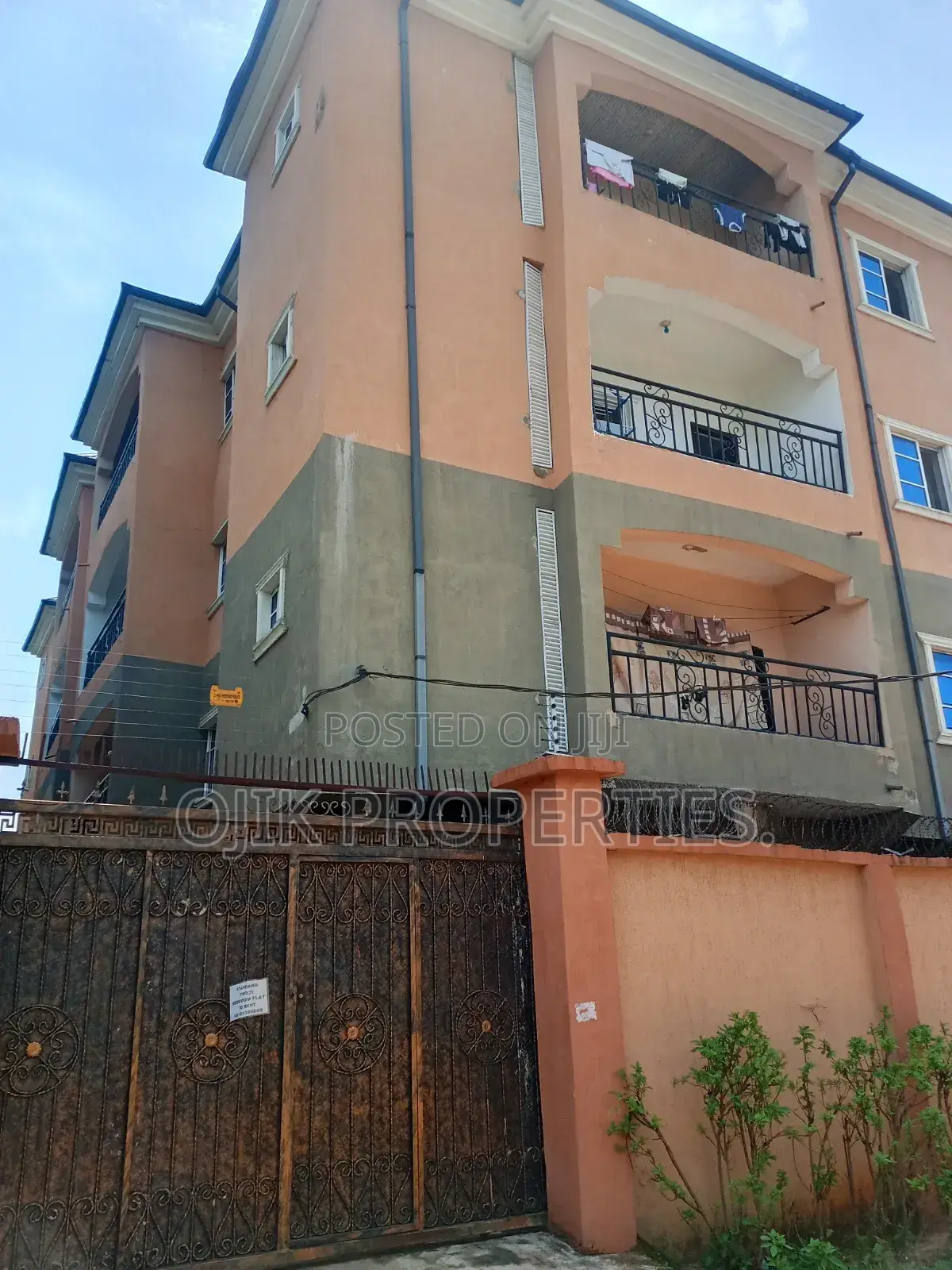 8bdrm Apartment in Ojik Properties, Owerri for sale in Owerri