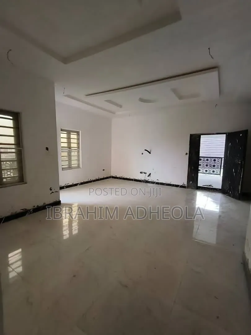 3bdrm Apartment in Secured Estate Mende for rent in Mende