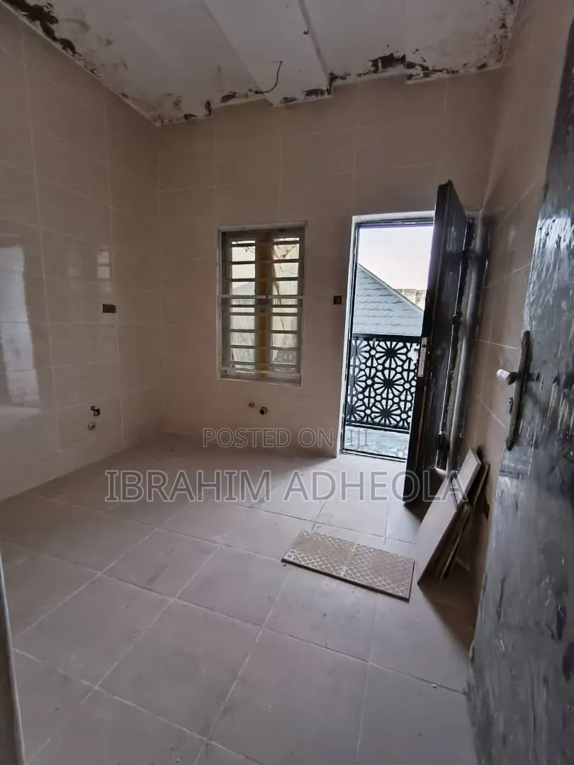 3bdrm Apartment in Secured Estate Mende for rent in Mende