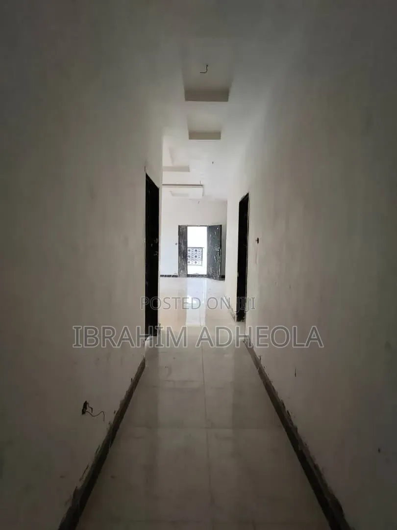3bdrm Apartment in Secured Estate Mende for rent in Mende