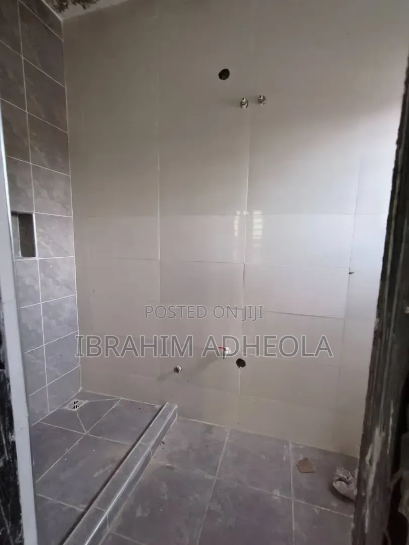 3bdrm Apartment in Secured Estate Mende for rent in Mende