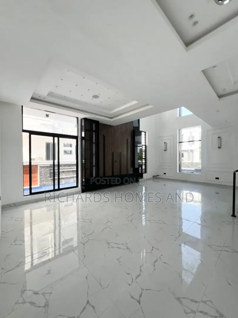 5bdrm Duplex in Osapa london for sale in Osapa london
