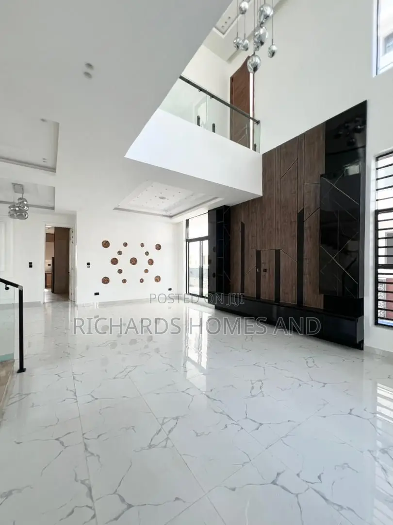 5bdrm Duplex in Osapa london for sale in Osapa london