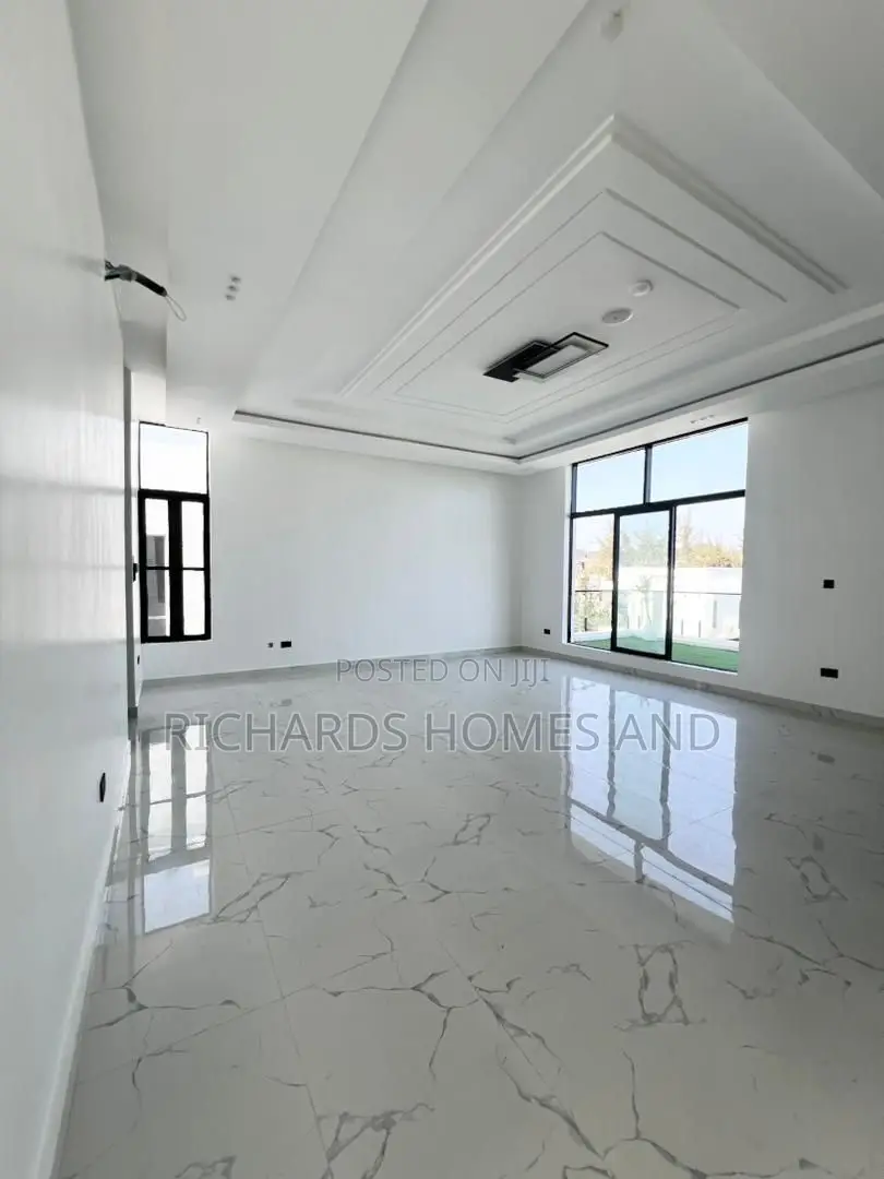 5bdrm Duplex in Osapa london for sale in Osapa london