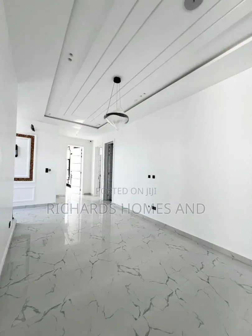 5bdrm Duplex in Osapa london for sale in Osapa london