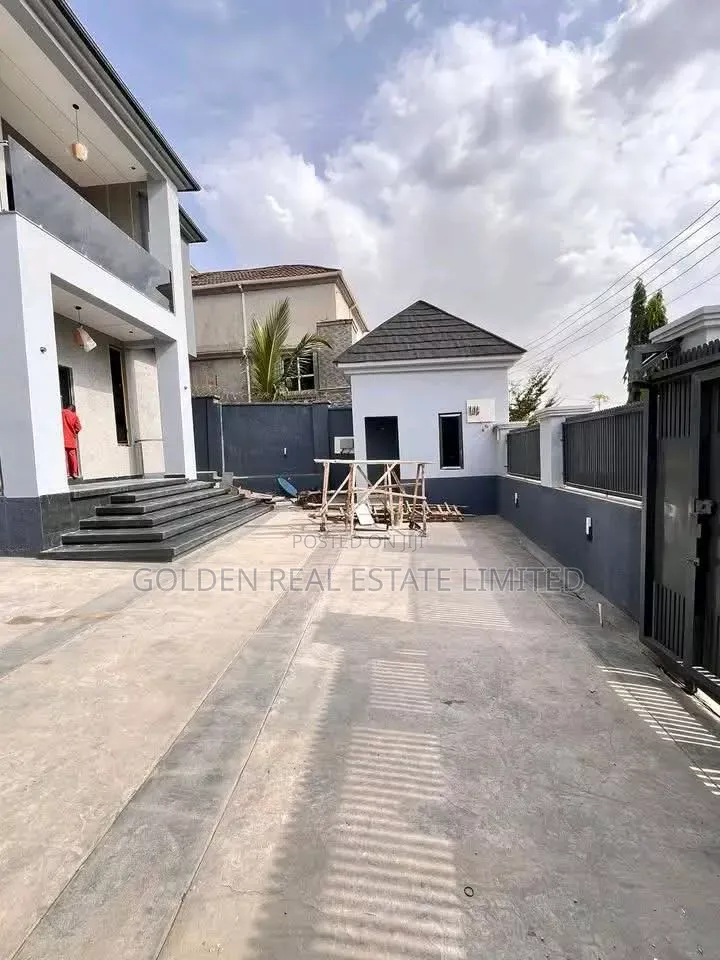4bdrm Duplex in Apo Resettlement for sale in Apo Resettlement