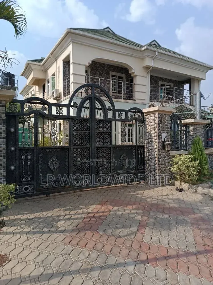 5bdrm Mansion in Sabon Lugbe for sale in Sabon Lugbe