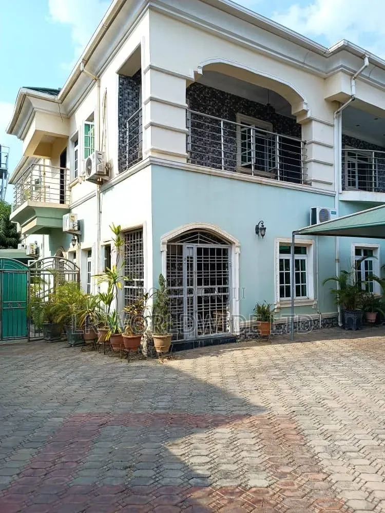 5bdrm Mansion in Sabon Lugbe for sale in Sabon Lugbe