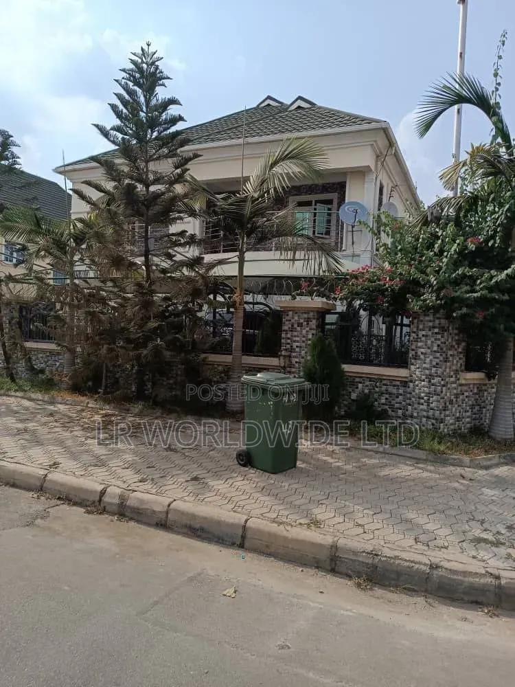5bdrm Mansion in Sabon Lugbe for sale in Sabon Lugbe