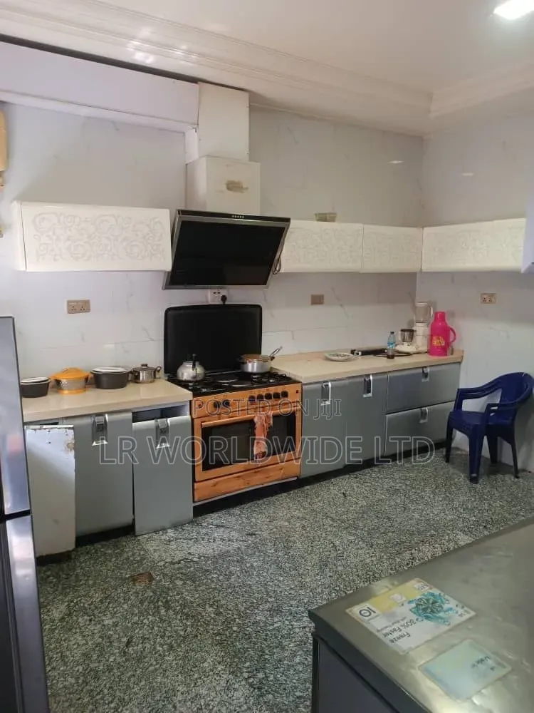5bdrm Mansion in Sabon Lugbe for sale in Sabon Lugbe