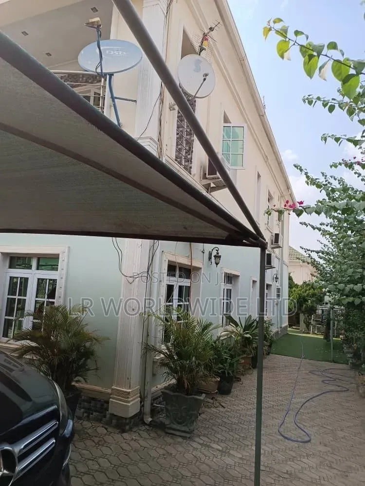 5bdrm Mansion in Sabon Lugbe for sale in Sabon Lugbe