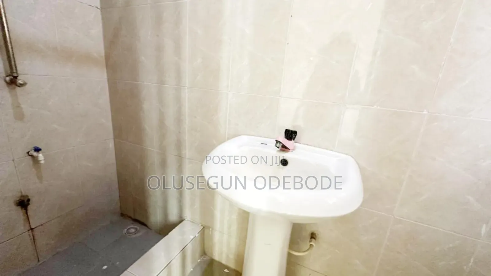 5bdrm Duplex in Omolo Phase 2 for sale in Omole Phase 2